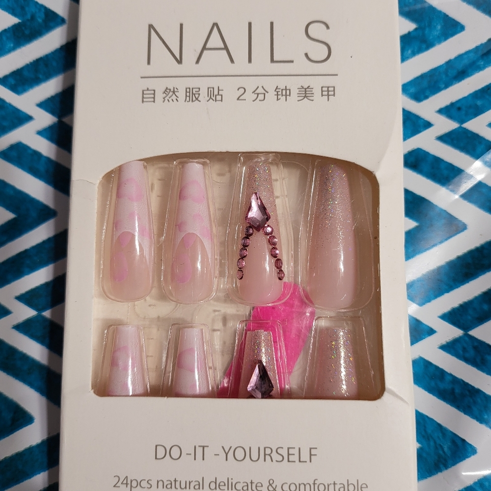 Press on nails - Picture 10 of 12